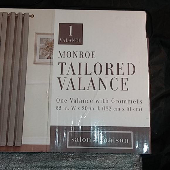 Monroe tailored valance - Picture 3 of 4